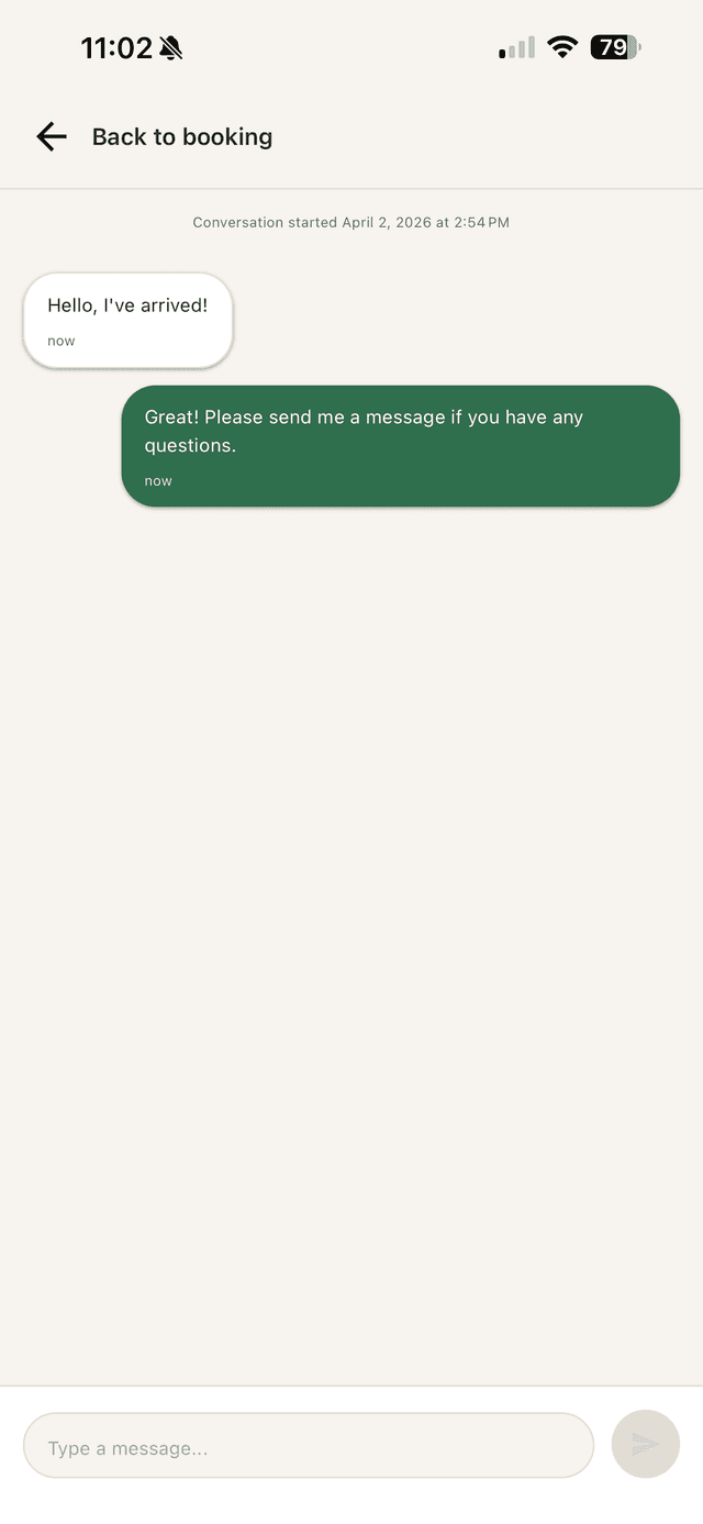 In-app messaging between plant owner and sitter with an arrival message